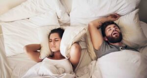 ¿Tú o tu pareja dejan de respirar al dormir?